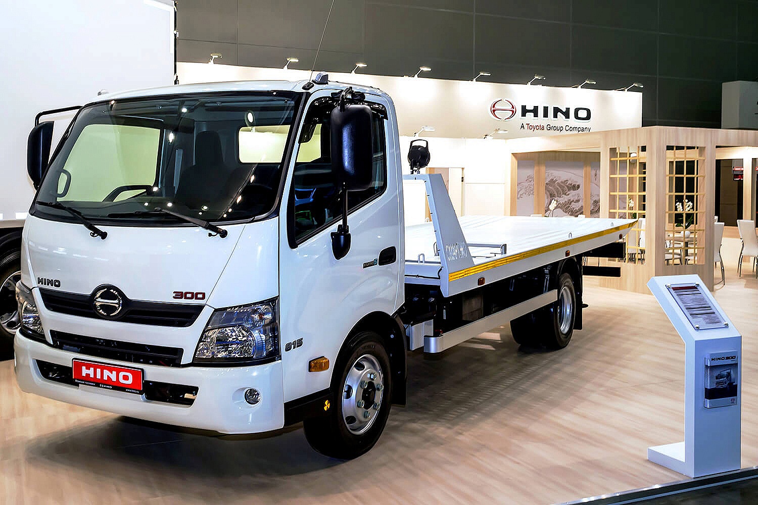 HINO серия 300 Полная масса 7,5 т Шасси XZU